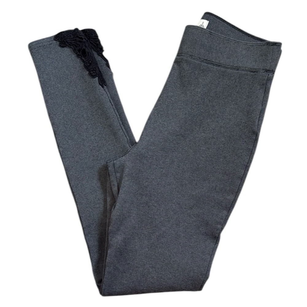 🌻 Abercrombie and Fitch Micro Striped Leggings with Lace Detail